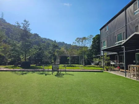 BlackJazz Inn Отели рядом с достопримечательностью «Chung Tai Chan Monastery»