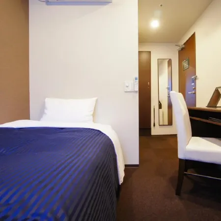 HOTEL LiVEMAX Yokohama Motomachi Ekimae Отели рядом с достопримечательностью «Парк Ямасита»