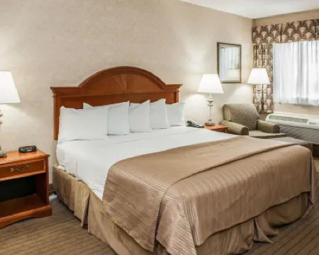 Quality Inn Castleton Hotels near Keystone Mall