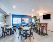 Clarion Pointe Staunton East - breakfast