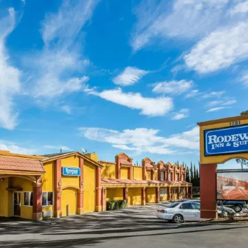 Rodeway Inn & Suites Corona