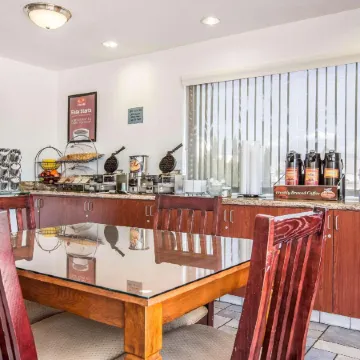 Days Inn by Wyndham Ridgecrest Near China Lake Naval Station