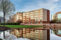 Elimwood Hotel, A Ramada by Wyndham - Airport Shuttle