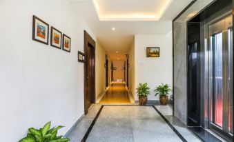 FabHotel RR Grand - Next to Trendset Mall