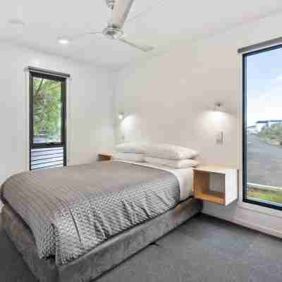 Swansea Beach Chalets Rooms