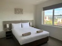 Adina Place Motel Apartments - balcony