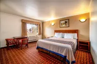 Regency Inn & Suites Downey - piscina