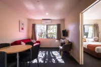 298 Westside Motor Lodge - Motel
