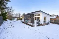 Capricorn - 2BR Easy Drive to Dark Sky Dining - 온천