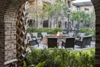 Courtyard Charleston Mt. Pleasant Hotels near lululemon