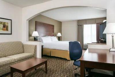 Holiday Inn Express & Suites Clinton Hotels in der Nähe von Clinton Community College