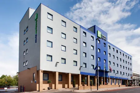Holiday Inn Express London - Park Royal Отели рядом с достопримечательностью «Университет Западного Лондона»
