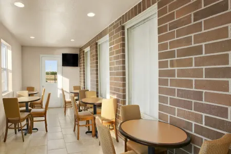 Baymont by Wyndham Jacksonville Отели в г. Morgan County