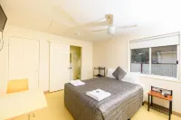Y Motels Kingaroy Hotels in Booie