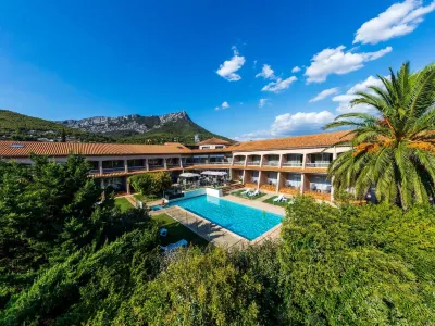 Noemys Toulon la Valette - Hotel Restaurant Avec Piscine Отели в г. Ле Праде