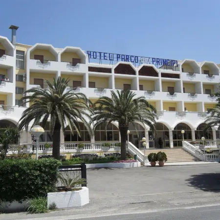 Hotel Parco Dei Principi Отели в г. Скалея