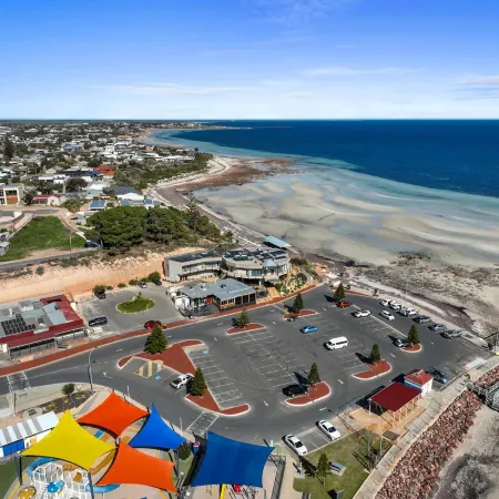 Costello Hotels - Seagate Moonta Bay Отели в г. Мунта