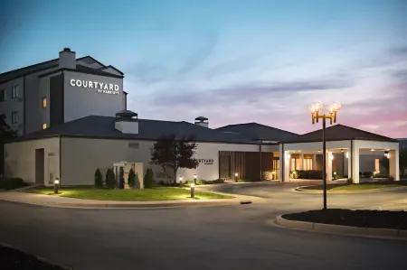 Courtyard Louisville East