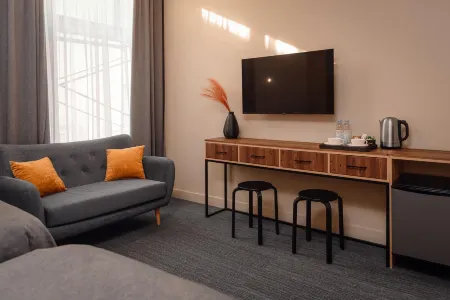 Центральная Отели рядом с достопримечательностью «Памятник космонавту Павлу Беляеву»