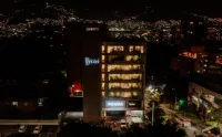 1616 Hotel Medellin - parking