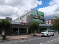 Embassy Quito Отели рядом с достопримечательностью «Площадь Фоч»