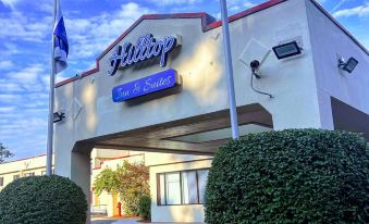 Hilltop Inn & Suites