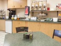 Super 8 by Wyndham Moose Jaw SK - breakfast