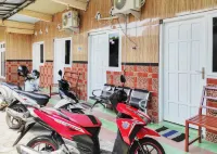 Queen Asri Mitra RedDoorz Các khách sạn ở Pesantren