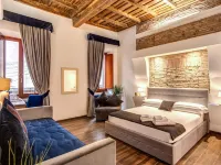 Tritone Top House Hotels near Trevi