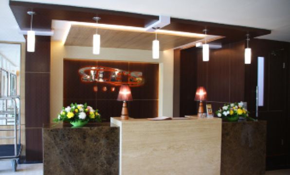 JLE'S Hotel - Housity