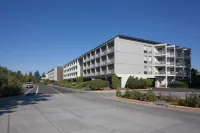 Best Western Plus Rivershore Hotel Hotels near 7-Eleven