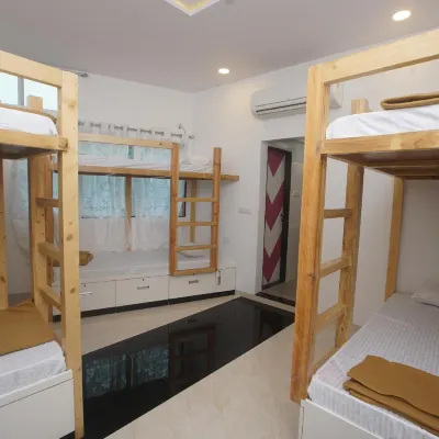 Mumbai Staytion Dorm - A Backpackers Hostel Отели рядом с достопримечательностью «Национальный институт промышленного инжиниринга»