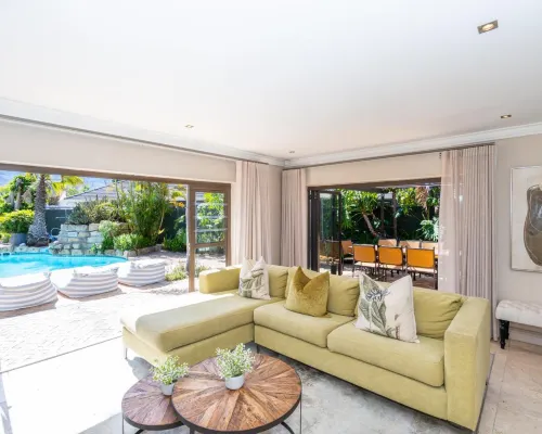 2 on Lismore Guesthouse โรงแรมใกล้พิพิธภัณฑ์ศิลปะ Norval Foundation