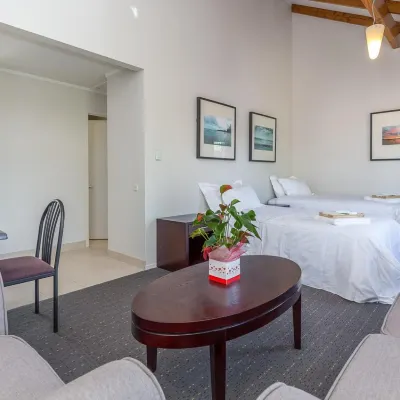 Anzac Court Motel Hotels near Takapuna