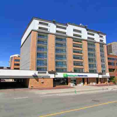 Holiday Inn Express & Suites Calgary Hotel Exterior