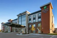Holiday Inn Express & Suites Milwaukee - Brookfield Hôtels à : Brookfield