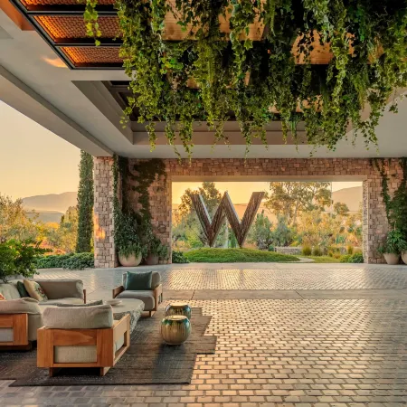 W Costa Navarino