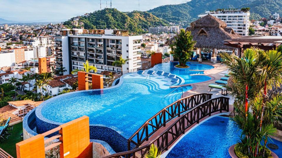 Pinnacle Resorts 220