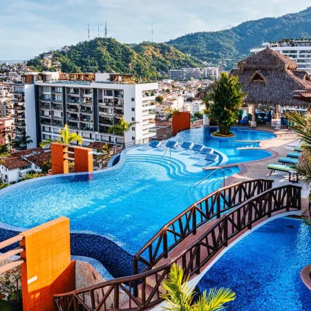 Pinnacle Resorts 220