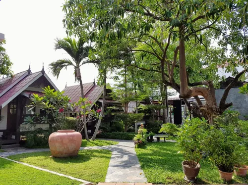 艾尤塔雅寺廟旅館 - 家庭旅館