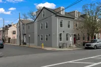 New Season Royals, Airport West Hotels in Woodlyn