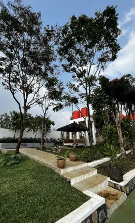 Villa Esera 6Br Puncak Отели рядом с достопримечательностью «Kampung Rimba Camp»