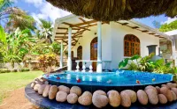 La Petite Maison and Sea Splash - Beach
