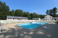 The Villager Motel - Pools