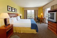 Holiday Inn Express & Suites TRINCITY TRINIDAD AIRPORT by IHG Hotel di 