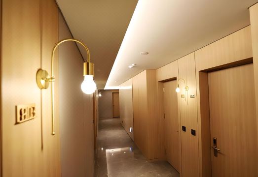 강릉 호텔 객실 내부