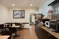 Super 8 by Wyndham, Florida City/Homestead/Everglades - breakfast