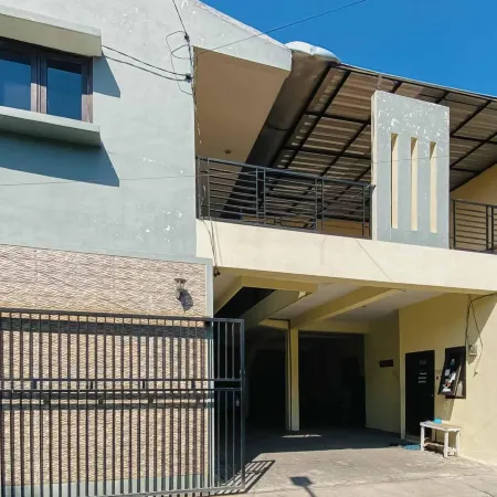 Kanca Homestay Syariah RedPartner Near Gor Untung Suropati