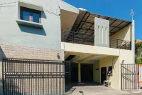 Kanca Homestay Syariah RedPartner near GOR Untung Suropati Hotel di Bugulkidul