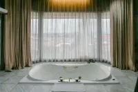 Horison Ultima Bandung - romantici